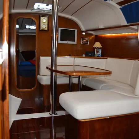 Noite A Bordo C/pa Em Veleiro -rio Douro Botel