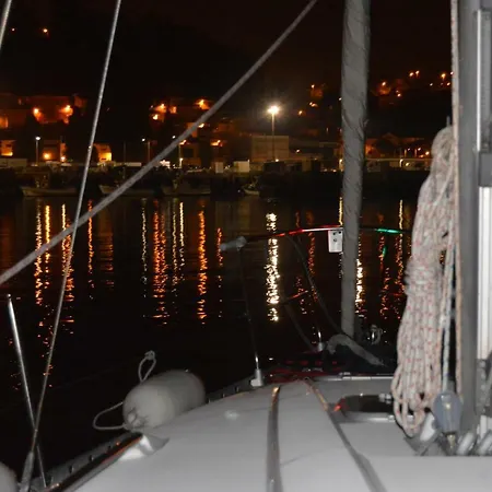 Botel Noite A Bordo C/pa Em Veleiro -rio Douro *