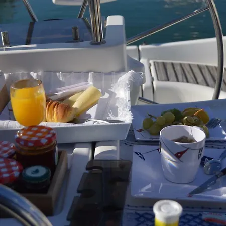 Botel Noite A Bordo C/pa Em Veleiro -rio Douro Vila Nova de Gaia