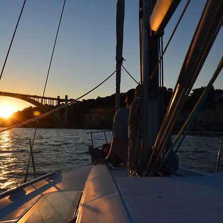 Noite A Bordo C/pa Em Veleiro -rio Douro