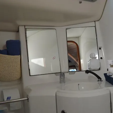 Noite A Bordo C/pa Em Veleiro -rio Douro