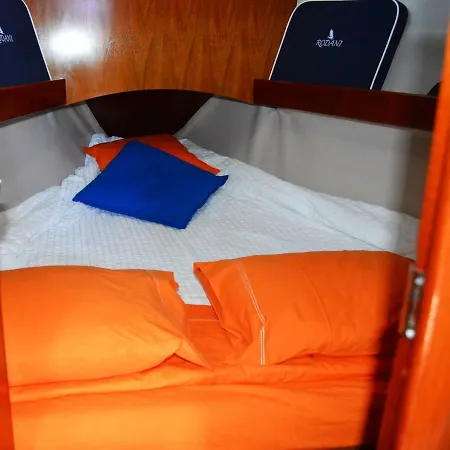 Noite A Bordo C/pa Em Veleiro -rio Douro *