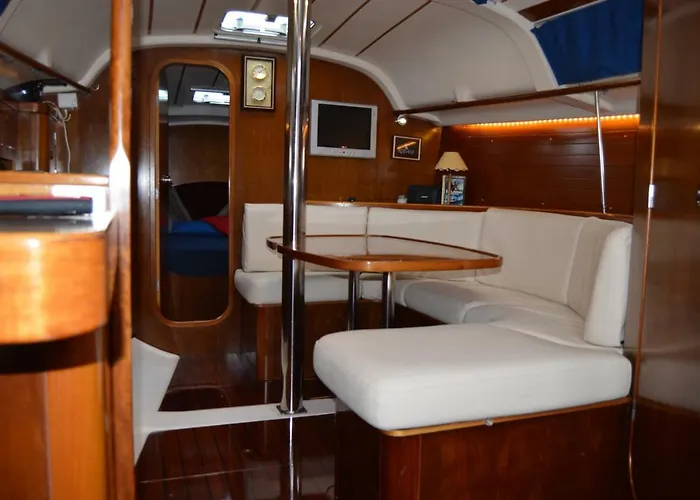 Noite A Bordo C/pa Em Veleiro -rio Douro ספינת מלון