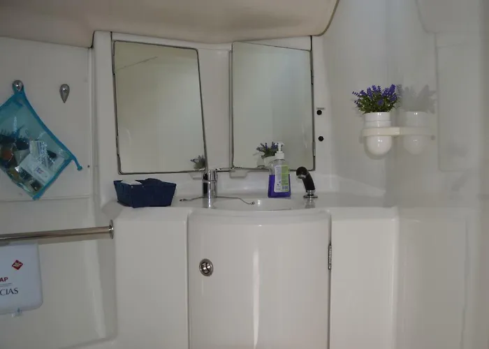 Noite A Bordo C/pa Em Veleiro -rio Douro *