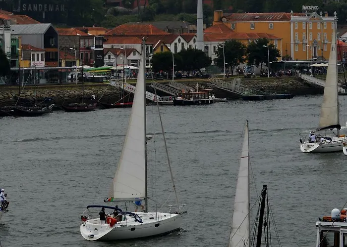 Noite A Bordo C/pa Em Veleiro -rio Douro *