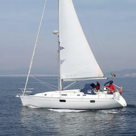 Botel Noite A Bordo C/pa Em Veleiro -rio Douro
