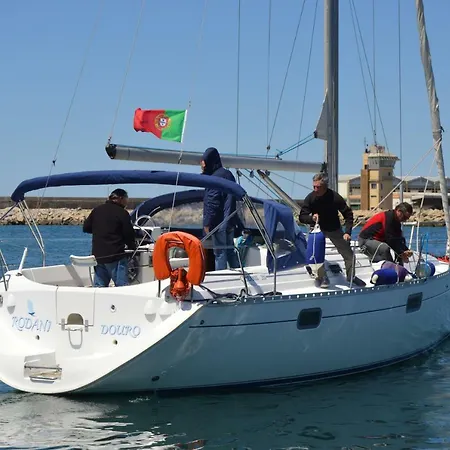Noite A Bordo C/pa Em Veleiro -rio Douro Botel