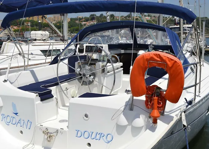 Botel Noite A Bordo C/pa Em Veleiro -rio Douro