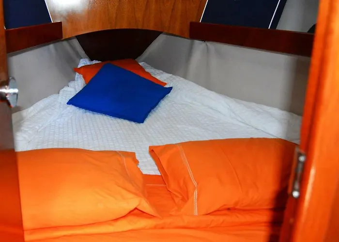 Noite A Bordo C/pa Em Veleiro -rio Douro *